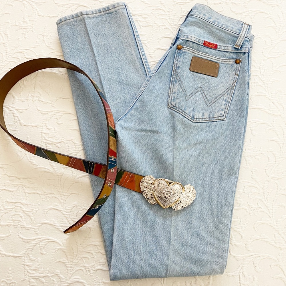 Vintage Wrangler’s 90s Classic Light Wash Blue Women's Jeans Y2K High Waisted